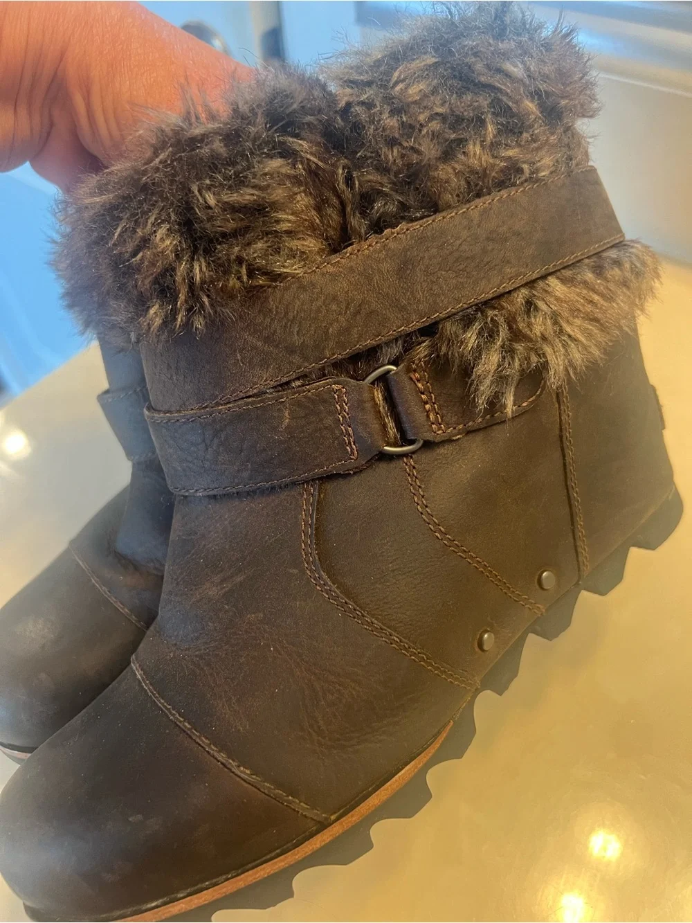 Sorel Joan of Arc ankle boots with faux fur trim size 8.5